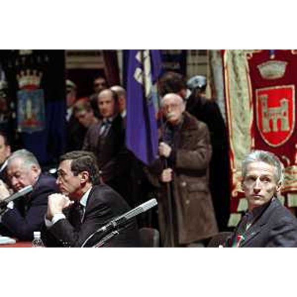 Riccardo Illy (Presidente Regione Friuli Venezia Giulia), Gianfranco Fini (vicepresidente del Consiglio e ministro degli Affari Esteri) e Mirko Tremaglia (Ministro per gli Italiani nel Mondo) alla Giornata del Ricordo (Trieste, 10/02/05)