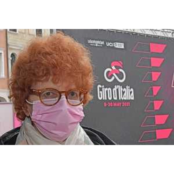 L'assessore regionale allo Sport Tiziana Gibelli alla partenza della 15. tappa del Giro d'Italia a Sacile - L'assessore regionale allo Sport Tiziana Gibelli alla partenza della 15. tappa del Giro d'Italia a Sacile