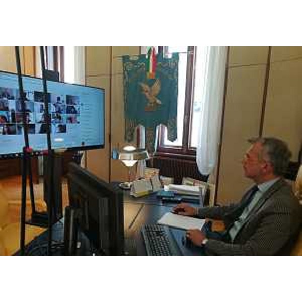Il presidente del Cr Fvg, Piero Mauro Zanin, durante la videoconferenza di Studenti in Aula - Il presidente del Cr Fvg, Piero Mauro Zanin, durante la videoconferenza di Studenti in Aula
