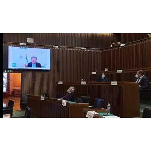 Mariagrazia Santoro, Diego Moretti e Nicola Conficoni (Pd), insieme a Furio Honsell (Open Fvg), durante l'intervento dell'assessore Fabio Scoccimarro - Mariagrazia Santoro, Diego Moretti e Nicola Conficoni (Pd), insieme a Furio Honsell (Open Fvg), durante l'intervento dell'assessore Fabio Scoccimarro