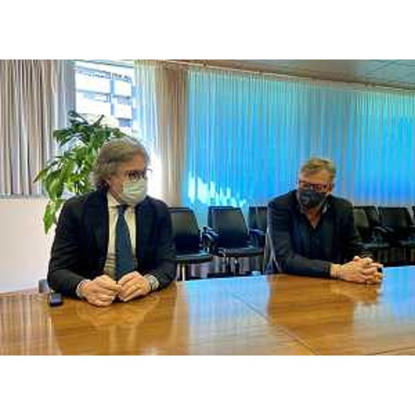 L'assessore regionale alle Attività produttive Sergio Emidio Bini insieme al presidente regionale di Confcommercio Giovanni Da Pozzo durante la presentazione a Udine dell'indagine congiunturale - L'assessore regionale alle Attività produttive Sergio Emidio Bini insieme al presidente regionale di Confcommercio Giovanni Da Pozzo durante la presentazione a Udine dell'indagine congiunturale 