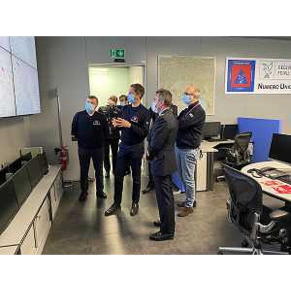Il vicegovernatore del Friuli Venezia Giulia, Riccardo Riccardi, e il comandante del 2° Stormo dell'Aeronautica Militare, colonnello Marco Bertoli, durante la visita di quest'ultimo alla sede della Protezione civile Fvg di Palmanova. - Il vicegovernatore del Friuli Venezia Giulia, Riccardo Riccardi, e il comandante del 2° Stormo dell'Aeronautica Militare, colonnello Marco Bertoli, durante la visita di quest'ultimo alla sede della Protezione civile Fvg di Palmanova.