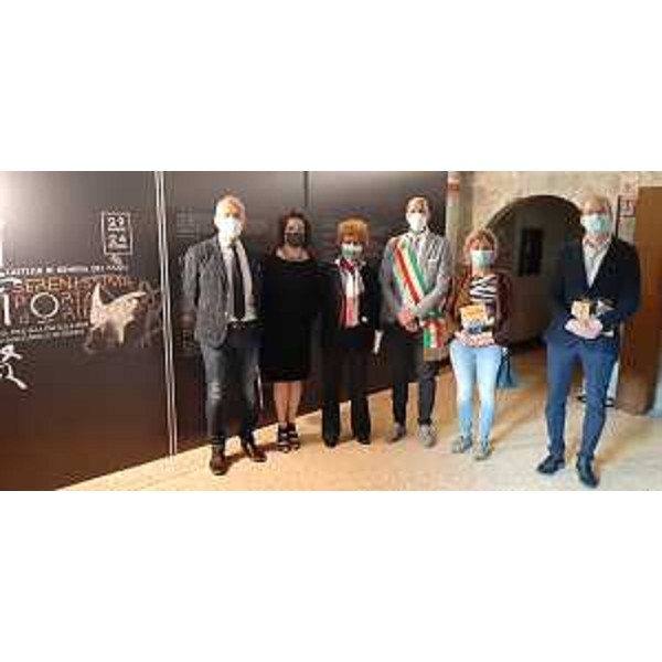 L'assessore regionale alla Cultura Tiziana Gibelli e l'assessore regionale alle Finanze Barbra Zilli tra le autorità presenti all'inuagurazione della mostra a Gemona del Friuli. - L'assessore regionale alla Cultura Tiziana Gibelli e l'assessore regionale alle Finanze Barbra Zilli tra le autorità presenti all'inuagurazione della mostra a Gemona del Friuli.