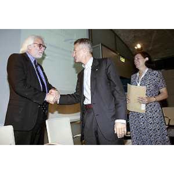 Riccardo Illy (Presidente Regione Friuli Venezia Giulia) con Loyola de Palacio (Presidente Commissione Europea per rete trasporti paneuropea mediterranea) e Alessandro Bianch (Ministro dei Trasporti)