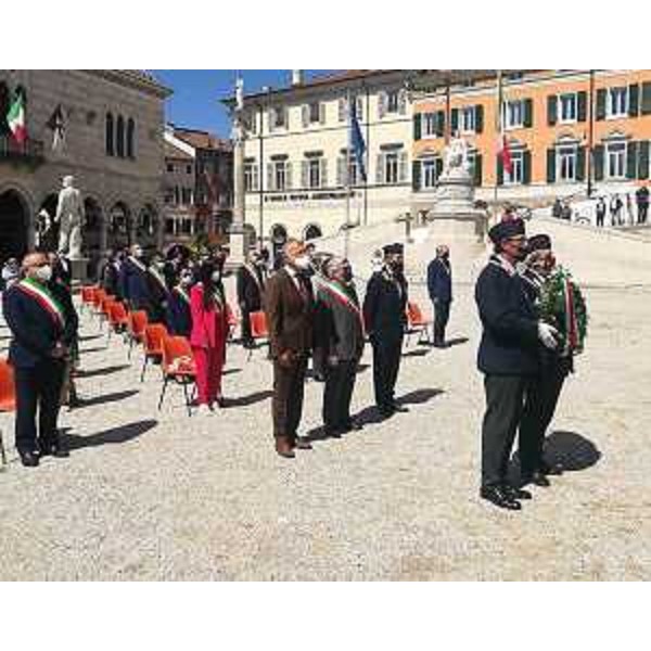 Un altro momento della cerimonia di Udine - Un altro momento della cerimonia di Udine
