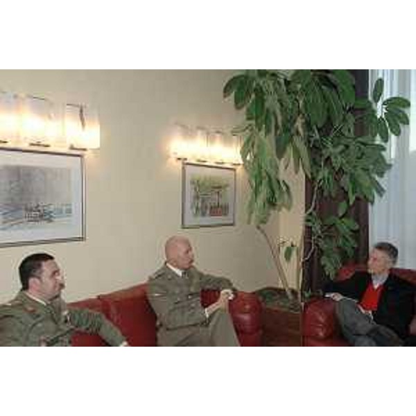 L'incontro tra Riccardo Illy (Presidente Regione Friuli Venezia Giulia) e Flaviano Godio (Comandante Brigata di Cavalleria "Pozzuolo del Friuli"). (Trieste 20/12/07) 