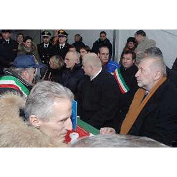 Riccardo Illy (Presidente Regione Friuli Venezia Giulia) e Dimitrij Rupel (Ministro Esteri Slovenia) alla festa per l'apertura del confine al valico di Stupizza/Robic tra Italia e Slovenia. (Valico di Stupizza, Pulfero, 21/12/07) 