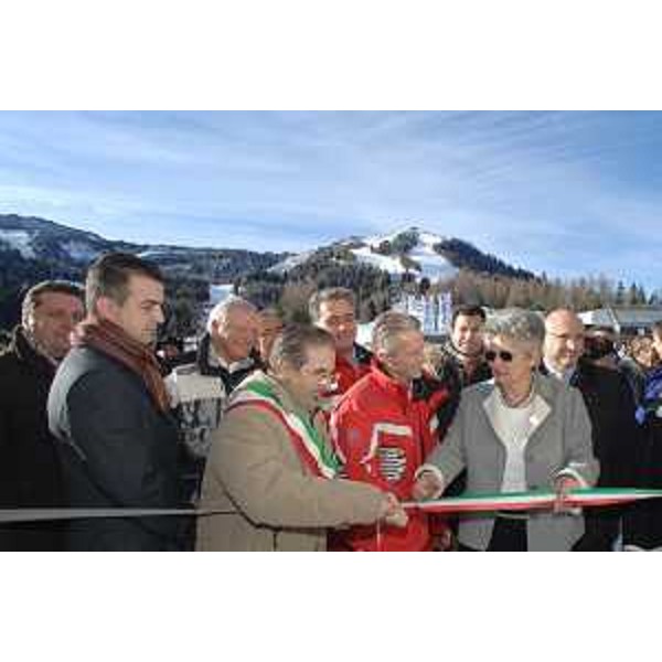 Riccardo Illy (Presidente Regione Friuli Venezia Giulia) e il sindaco di Sutrio, Sergio Straulino, all'inaugurazione del ristrutturato Rifugio Enzo Moro. (Zoncolan 22/12/07)