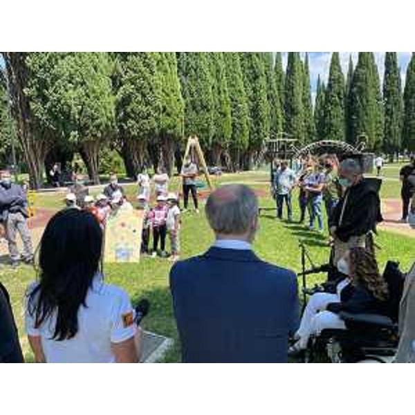 Il vicegovernatore e assessore alla Salute, Riccardo Riccardi, all'inaugurazione dell'allestimento Giostre inclusive, a Monfalcone - Il vicegovernatore e assessore alla Salute, Riccardo Riccardi, all'inaugurazione dell'allestimento Giostre inclusive, a Monfalcone 