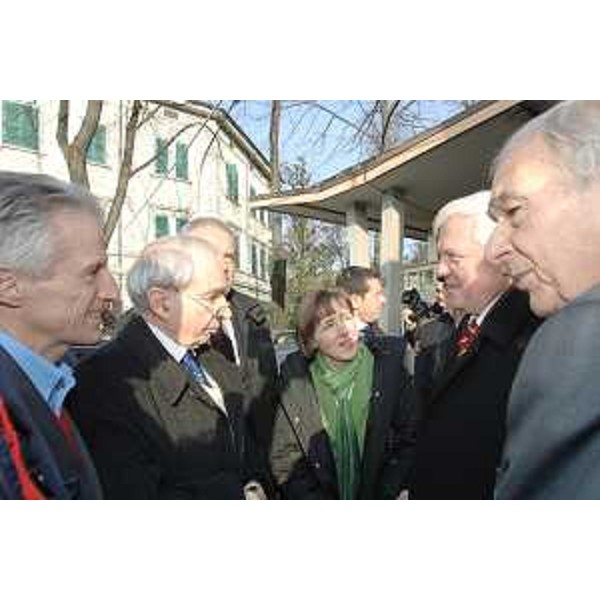 Riccardo Illy (Presidente Regione Friuli Venezia Giulia), Giuliano Amato (Ministro Interno), Mirko Brulc (Sindaco Nova Gorica) ed Ettore Romoli (Sindaco Gorizia) si incontrano all'ex valico Casa Rossa di Gorizia. (Gorizia 22/12/07) 