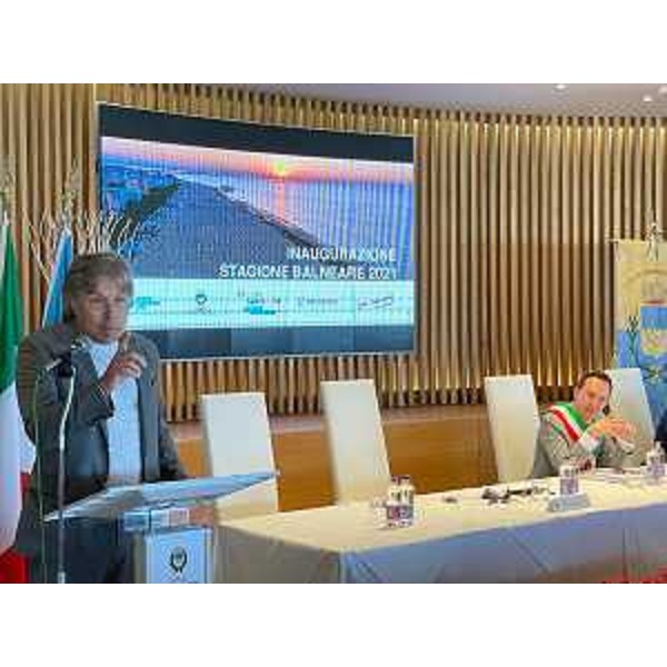 L'assessore regionale Sergio Emidio Bini nel corso del suo intervento - L'assessore regionale Sergio Emidio Bini nel corso del suo intervento