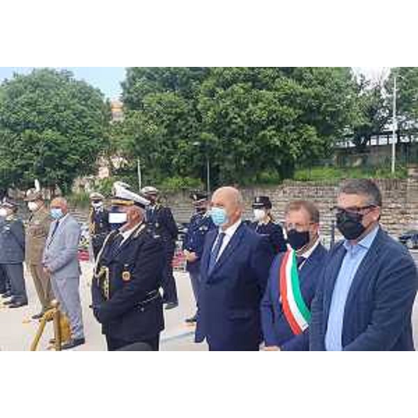 L'assessore Roberti insieme alle altre autorità presenti alla cerimonia per il 159esimo anniversario del Corpo della Polizia locale di Trieste - L'assessore Roberti insieme alle altre autorità presenti alla cerimonia per il 159esimo anniversario del Corpo della Polizia locale di Trieste