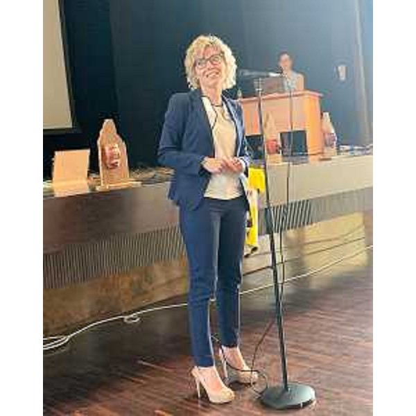 L'assessore regionale Barbara Zilli alla presentazione della quarta edizione della gara di mountain bike a coppie Vertikal Ring Mtb a Tarcento. - L'assessore regionale Barbara Zilli alla presentazione della quarta edizione della gara di mountain bike a coppie Vertikal Ring Mtb a Tarcento. 