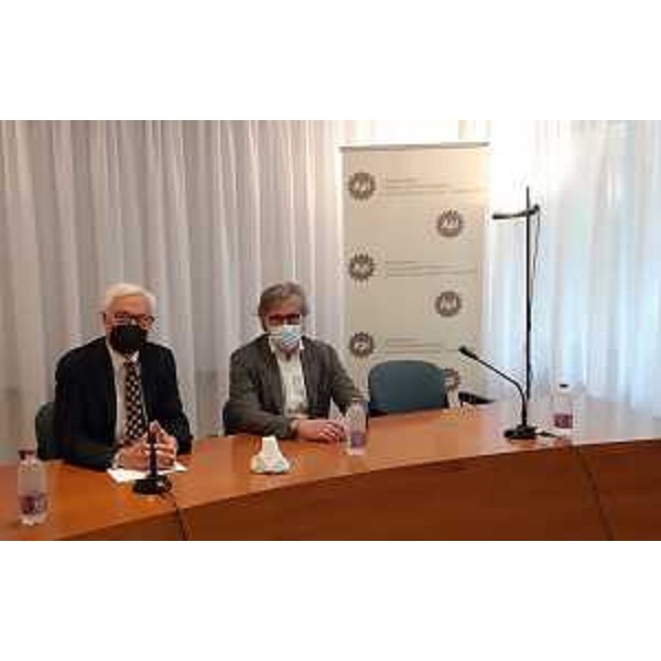 L'assessore regionale alle Attività produttive e turismo, Sergio Emidio Bini, con il presidente dell'Associazione piccole e medie industrie del Friuli Venezia Giulia (Confapi Fvg), Massimo Paniccia. - L'assessore regionale alle Attività produttive e turismo, Sergio Emidio Bini, con il presidente dell'Associazione piccole e medie industrie del Friuli Venezia Giulia (Confapi Fvg), Massimo Paniccia. 