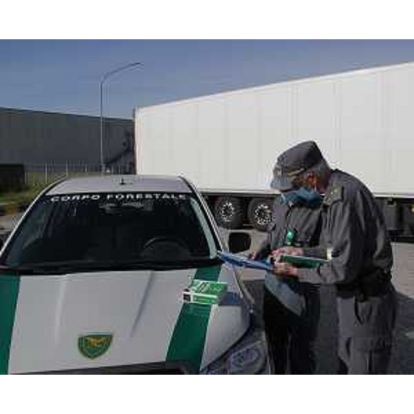 Uno dei coontrolli effettuati dal Noava sul trasporto di rifiuti - Uno dei coontrolli effettuati dal Noava sul trasporto di rifiuti