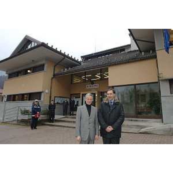 Riccardo Illy (Presidente Regione Friuli Venezia Giulia) con Emilio Beltrame (Sindaco Resiutta). (Resiutta 11/01/08)