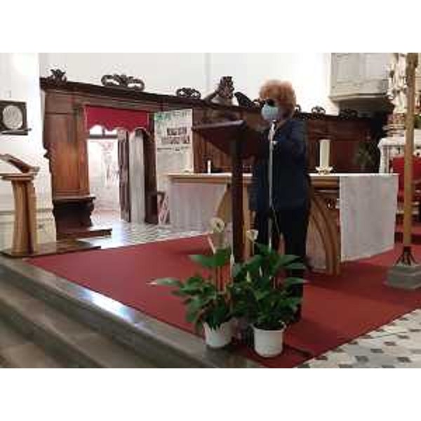 L'assessore alla Cultura del Friuli Venezia Giulia, Tiziana Gibelli, nella chiesa di San Martino Vscovo, e sullo sfondo l'accesso alla cappella affrescata. - L'assessore alla Cultura del Friuli Venezia Giulia, Tiziana Gibelli, nella chiesa di San Martino Vscovo, e sullo sfondo l'accesso alla cappella affrescata.