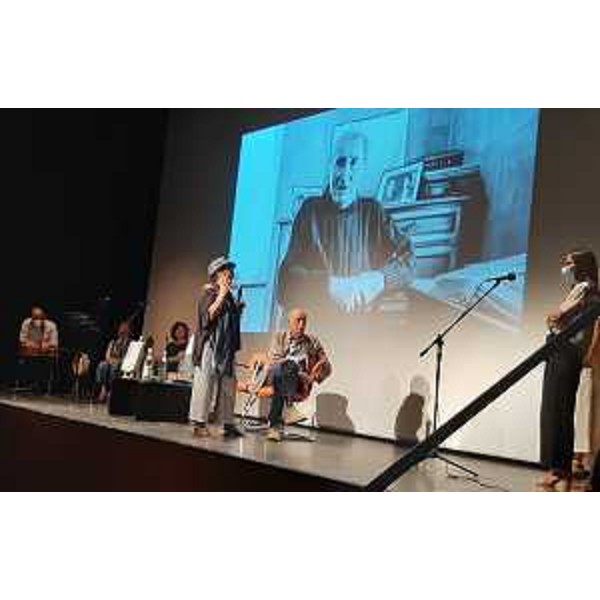 Ulderica Da Pozzo a Tolmezzo, mentre presenta "I ragazzi del '99". - Ulderica Da Pozzo a Tolmezzo, mentre presenta "I ragazzi del '99".