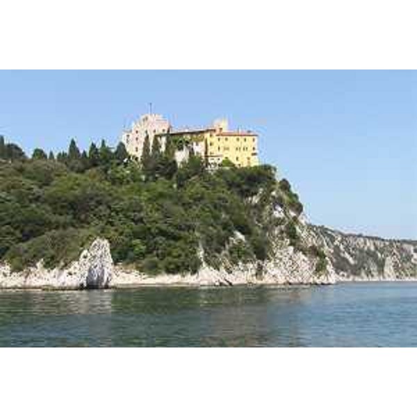 Il Castello Nuovo di Duino (Trieste). Foto: Archivio del Corpo forestale regionale - Marco Pradella