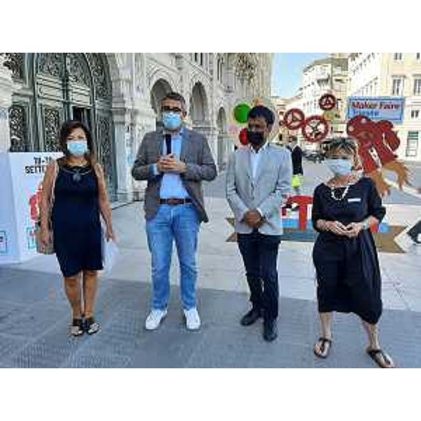 Un momento della conferenza stampa di presentazione dell'iniziativa Maker faire avvenuta oggi a Trieste - Un momento della conferenza stampa di presentazione dell'iniziativa Maker faire avvenuta oggi a Trieste 
