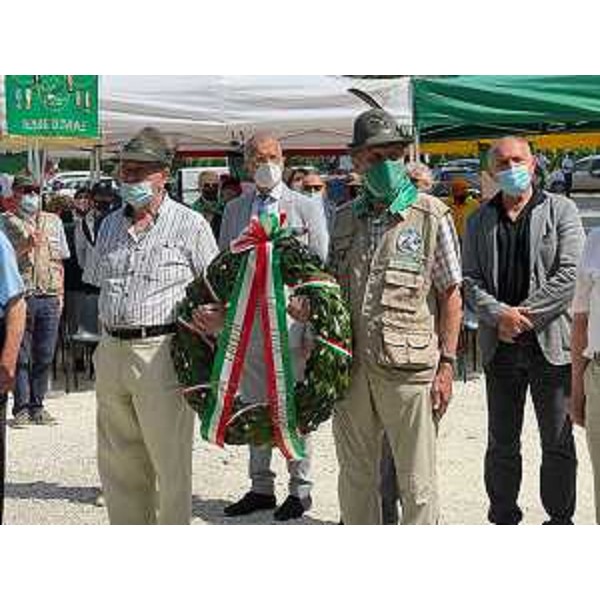 Il presidente Piero Mauro Zanin durante la cerimonia di deposizione delle corone al Cippo per i partigiani della Brigata Osoppo - Il presidente Piero Mauro Zanin durante la cerimonia di deposizione delle corone al Cippo per i partigiani della Brigata Osoppo 