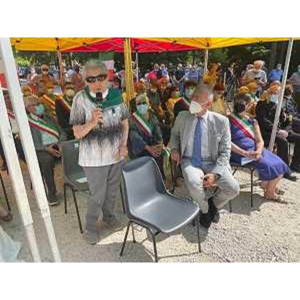 Il presidente Piero Mauro Zanin insieme a Paola Del Din, medaglia d'Oro al valor militare - Il presidente Piero Mauro Zanin insieme a Paola Del Din, medaglia d'Oro al valor militare