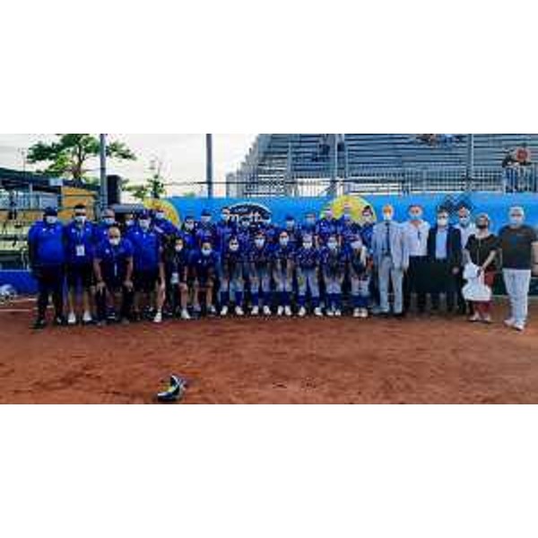 La foto di gruppo con le giocatrici della Nazionale - La foto di gruppo con le giocatrici della Nazionale