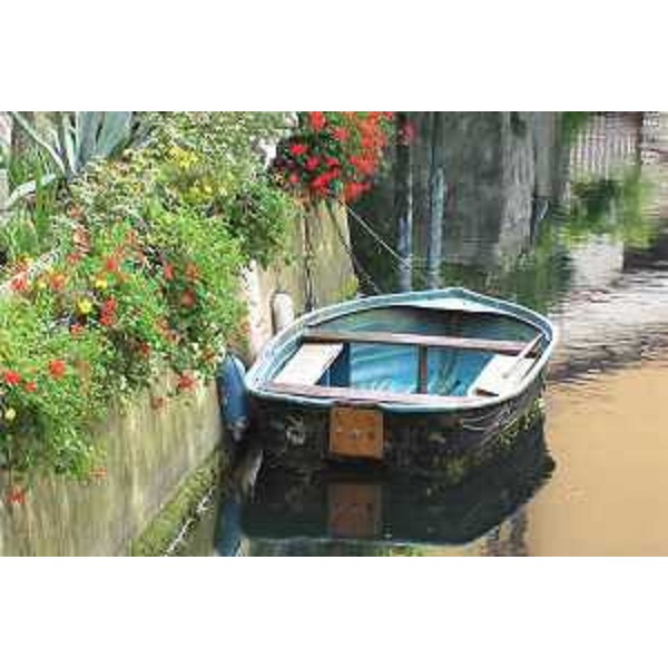 Barca ormeggiata in un canale del Livenza a Sacile (Pordenone). Foto: Archivio del Corpo forestale regionale - Marco Pradella