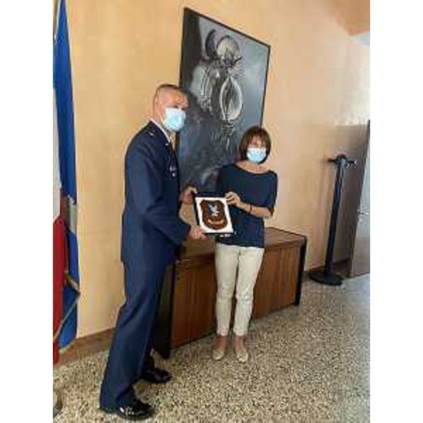 Il tenente colonnello Ralph Piper con l'assessore Fvg alla Famglia, Alessia Rosolen - Il tenente colonnello Ralph Piper con l'assessore Fvg alla Famglia, Alessia Rosolen