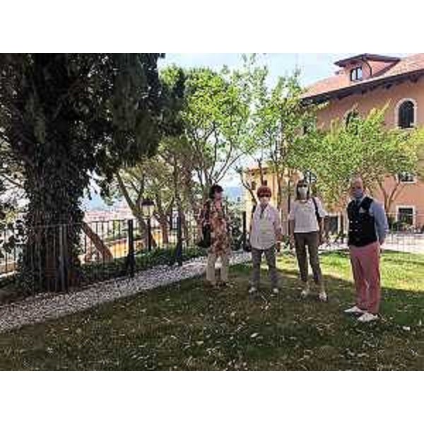 Il sopralluogo dell'assessore regionale alla Cultura Tiziana Gibelli al "Giardino dell'incontro" a Borgo Castello a Gorizia. Da destra l'assessore comunale alla Cultura Fabrizio Oreti, la direttrice di Erpac Anna Del Bianco e la direttrice del Servizio Musei e archivi Raffaella Sgubin - Il sopralluogo dell'assessore regionale alla Cultura Tiziana Gibelli al "Giardino dell'incontro" a Borgo Castello a Gorizia. Da destra l'assessore comunale alla Cultura Fabrizio Oreti, la direttrice di Erpac Anna Del Bianco e la direttrice del Servizio Musei e archivi Raffaella Sgubin