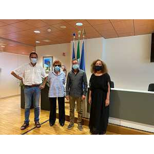 L'assessore regionale alla Cultura Tiziana Gibelli nella sede della Regione di Udine per un incontro sul tema della rassegna "Note del Timavo-Tango da Pensare". Da sinistra a destra: Luca Ovan, sindaco di Colloredo di Monte Albano; Gibelli; Luigino Bottoni, presidente della Comunità collinare del Friuli, e Carla Agostinello, direttore artistico dell'associazione Punto Musicale - L'assessore regionale alla Cultura Tiziana Gibelli nella sede della Regione di Udine per un incontro sul tema della rassegna "Note del Timavo-Tango da Pensare". Da sinistra a destra: Luca Ovan, sindaco di Colloredo di Monte Albano; Gibelli; Luigino Bottoni, presidente della Comunità collinare del Friuli, e Carla Agostinello, direttore artistico dell'associazione Punto Musicale