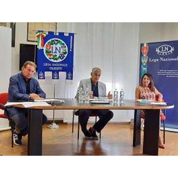 L'assessore regionale Fabio Scoccimarro alla manifestazione per i 130 anni della Lega Nazionale insieme al presidente del sodalizio Paolo Sardos Albertini e all'assessore comunale di Trieste Angela Brandi - L'assessore regionale Fabio Scoccimarro alla manifestazione per i 130 anni della Lega Nazionale insieme al presidente del sodalizio Paolo Sardos Albertini e all'assessore comunale di Trieste Angela Brandi