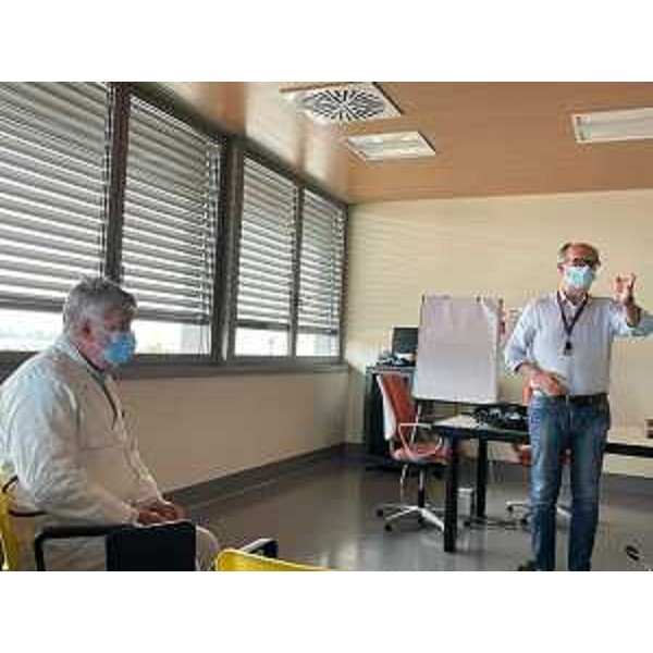 Il vicegornatore della Regione, Riccardo Riccardi, e il Dott. Lucio Mos a San Daniele del Friuli alla consegna dell'elettrocardiografo portatile. - Il vicegornatore della Regione, Riccardo Riccardi, e il Dott. Lucio Mos a San Daniele del Friuli alla consegna dell'elettrocardiografo portatile.