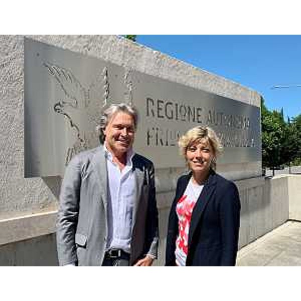 Gli assessori regionali alle Finanze Barbara Zilli e alle Attività produttive Sergio Emidio Bini - Gli assessori regionali alle Finanze Barbara Zilli e alle Attività produttive Sergio Emidio Bini