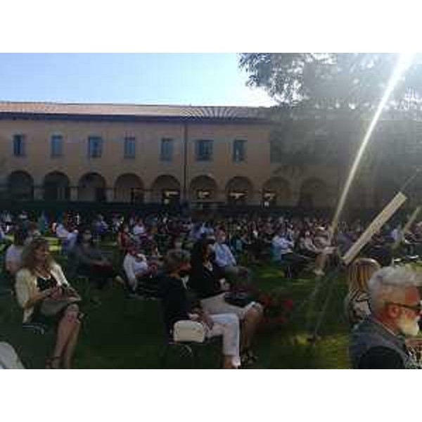 La platea nel chiostro dell'istituto Uccellis a Udine - La platea nel chiostro dell'istituto Uccellis a Udine