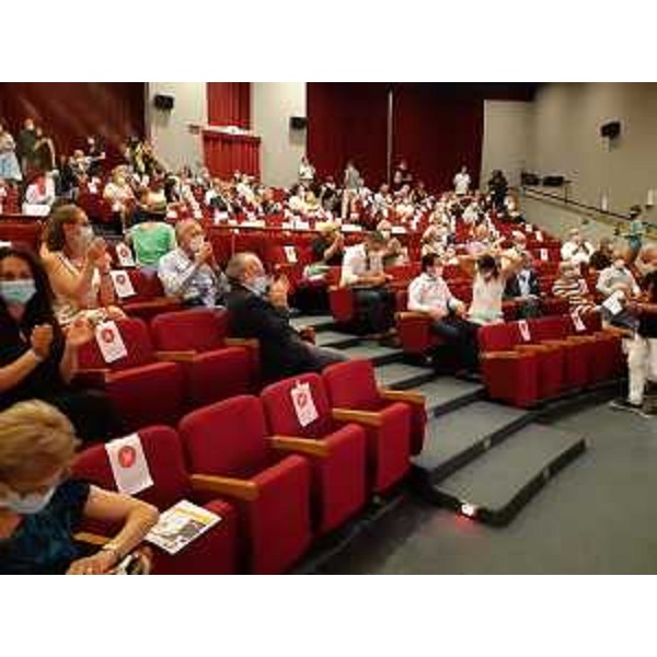 Tra il pubblico del Piccolo violino magico, presso l'auditorium comunale di San Vito al Tagliamento, il presidente del Consiglio regionale, Piero Mauro Zanin, e il consigliere Tiziano Centis (Cittadini) - Tra il pubblico del Piccolo violino magico, presso l'auditorium comunale di San Vito al Tagliamento, il presidente del Consiglio regionale, Piero Mauro Zanin, e il consigliere Tiziano Centis (Cittadini)