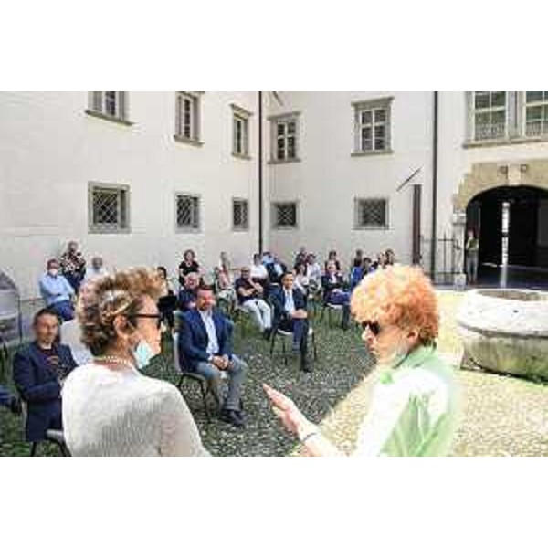 L'assessore regionale alla Cultura, Tiziana Gibelli e la presidente del museo Aurelia Bubisutti. - L'assessore regionale alla Cultura, Tiziana Gibelli e la presidente del museo Aurelia Bubisutti.