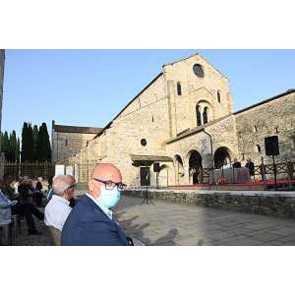 L'assessore regionale Sebastiano Callari nella piazza Capitolo di Aquileia alla lectio magistralis tenuta dal patriarca di Gerusalemme dei latini monsignor Pierluigi Pizzaballa, seguita dalla solenne concelebrazione eucaristica tenuta nella Basilica. - L'assessore regionale Sebastiano Callari nella piazza Capitolo di Aquileia alla lectio magistralis tenuta dal patriarca di Gerusalemme dei latini monsignor Pierluigi Pizzaballa, seguita dalla solenne concelebrazione eucaristica tenuta nella Basilica. 