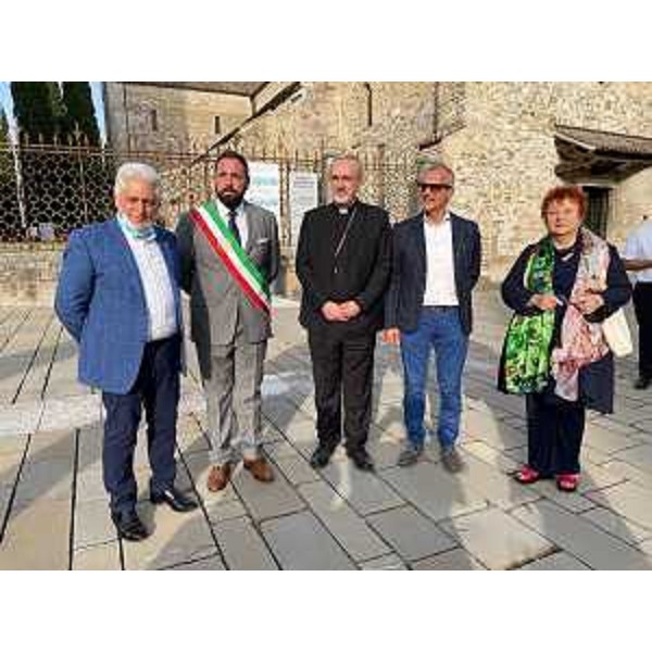Il presidente del Cr Fvg, Piero Mauro Zanin, insieme a monsignor Pierbattista Pizzaballa, alla senatrice Tatjana Rojc, al consigliere regionale Franco Mattiussi e al sindaco di Aquileia, Emanuele Zorino - Il presidente del Cr Fvg, Piero Mauro Zanin, insieme a monsignor Pierbattista Pizzaballa, alla senatrice Tatjana Rojc, al consigliere regionale Franco Mattiussi e al sindaco di Aquileia, Emanuele Zorino