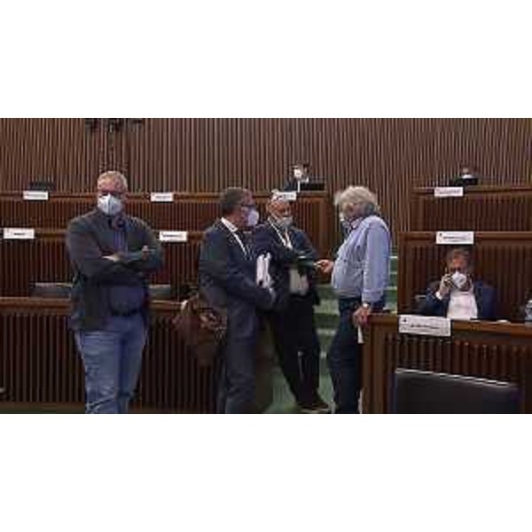 L'assessore regionale alle Autonomie locali, Pierpaolo Roberti, con alcuni consiglieri della Lega durante i lavori della I Commissione - L'assessore regionale alle Autonomie locali, Pierpaolo Roberti, con alcuni consiglieri della Lega durante i lavori della I Commissione