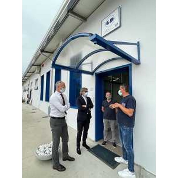 L'assessore Bini durante la visita compiuta alla Fiver di Pasiano - L'assessore Bini durante la visita compiuta alla Fiver di Pasiano