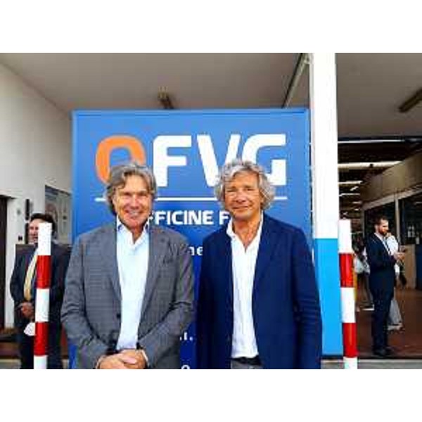 L'assessore regionale alle Attività produttive Sergio Emidio Bini con il presidente di Officine Fvg Enzo Tulisso. - L'assessore regionale alle Attività produttive Sergio Emidio Bini con il presidente di Officine Fvg Enzo Tulisso. 