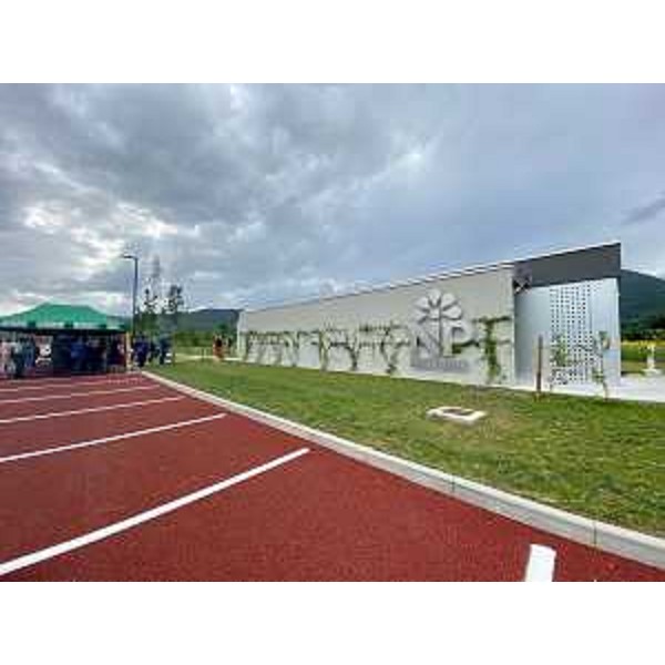 Il centro servizi realizzato dal Nip di Maniago nella zona industriale di Meduno e inaugurato quest'oggi alla presenza dell'assessore regionale alle Attività produttive Sergio Emidio Bini - Il centro servizi realizzato dal Nip di Maniago nella zona industriale di Meduno e inaugurato quest'oggi alla presenza dell'assessore regionale alle Attività produttive Sergio Emidio Bini