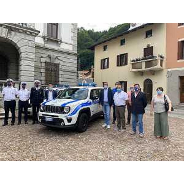Lassessore regionale alle Autonomie locali e sicurezza Pierpaolo Roberti durante l'inaugurazione della sede della polizia locale della Comunità di montagna Canal del Ferro e Val Canale - Lassessore regionale alle Autonomie locali e sicurezza Pierpaolo Roberti durante l'inaugurazione della sede della polizia locale della Comunità di montagna Canal del Ferro e Val Canale