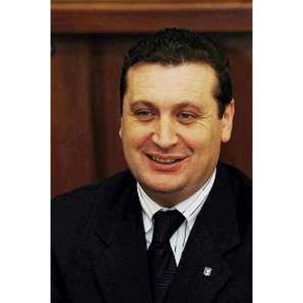 Enzo Marsilio (Assessore regionale alle risorse agricole, naturali, forestali e montagna) - primo piano 