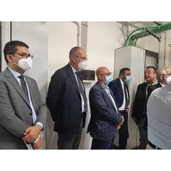 Lassessore regionale al Patrimonio, demanio, servizi generali e sistemi informativi Sebastiano Callari durante la visita all'Insiel della delegazione composta, oltre che da Pais, dai vertici dellUniversità di Sassari, a partire dal rettore Gavino Mariotti, e dal senatore Carlo Doria. - Lassessore regionale al Patrimonio, demanio, servizi generali e sistemi informativi Sebastiano Callari durante la visita all'Insiel della delegazione composta, oltre che da Pais, dai vertici dellUniversità di Sassari, a partire dal rettore Gavino Mariotti, e dal senatore Carlo Doria.