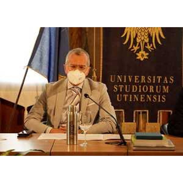 Piero Mauro Zanin, presidente del Consiglio regionale, durante la presentazione dell'accordo - Piero Mauro Zanin, presidente del Consiglio regionale, durante la presentazione dell'accordo