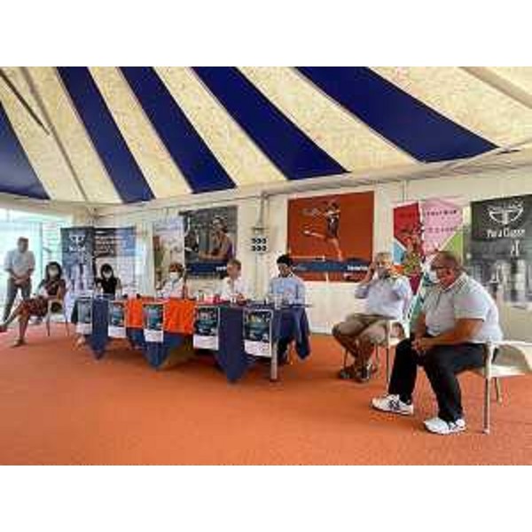 L'assessore regionale allo Sport, Tiziana Gibelli, a Cordenons alla presentazione del Torneo internazionale femminile di Tennis Acqua Dolomia e Serena Wines (26/7-1/8), che fa parte dell'ITF World Tennis Tour, e gli Internazionali maschili del Friuli Venezia Giulia. - L'assessore regionale allo Sport, Tiziana Gibelli, a Cordenons alla presentazione del Torneo internazionale femminile di Tennis Acqua Dolomia e Serena Wines (26/7-1/8), che fa parte dell'ITF World Tennis Tour, e gli Internazionali maschili del Friuli Venezia Giulia. 