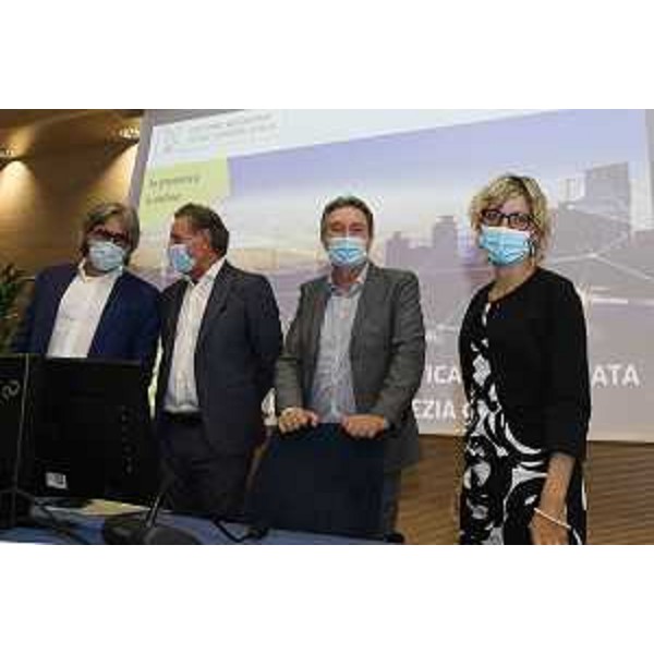 Gli assessori alle Infrastrutture Graziano Pizzimenti, alle Finanze Barbara Zilli, alle Attività produttive Sergio Emidio Bini e alla Difesa dell'ambiente Fabio Scoccimarro. - Gli assessori alle Infrastrutture Graziano Pizzimenti, alle Finanze Barbara Zilli, alle Attività produttive Sergio Emidio Bini e alla Difesa dell'ambiente Fabio Scoccimarro. 