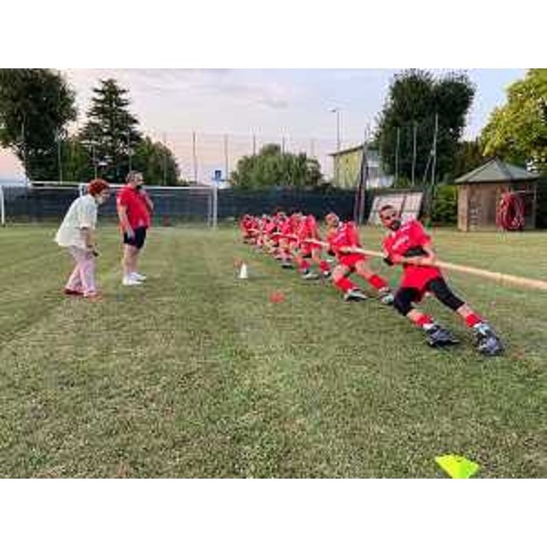 L'assessore regionale allo Sport Tizina Gibelli assiste ad un match amichevole di tiro alla fune delle Furie rosse a Tamai di Brugnera - L'assessore regionale allo Sport Tizina Gibelli assiste ad un match amichevole di tiro alla fune delle Furie rosse a Tamai di Brugnera